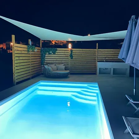 Gorgeous With Sea View Villa