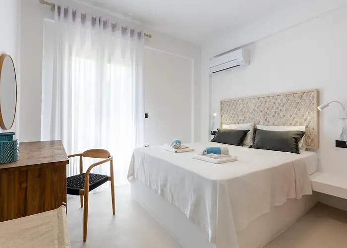 Gorgeous With Sea View Molos (Paros)